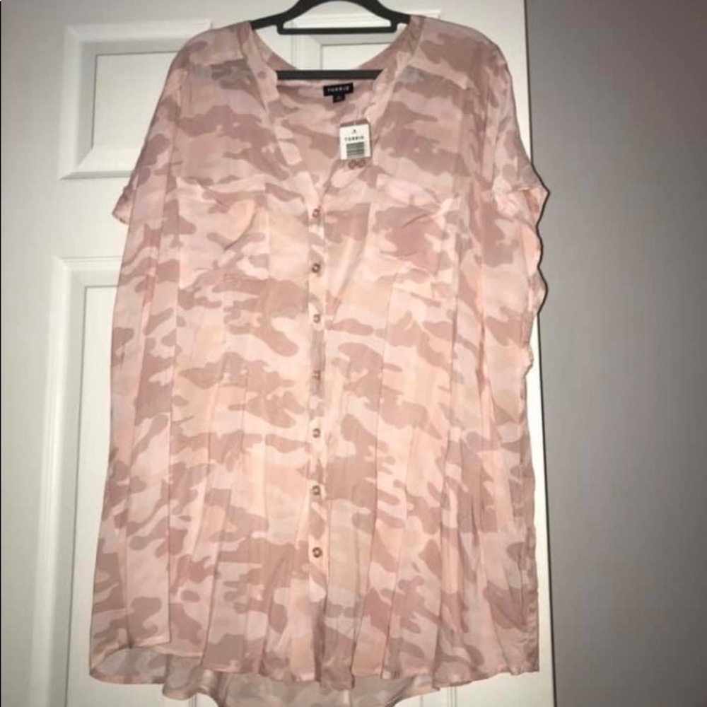 Torrid NWT Shirt 3x